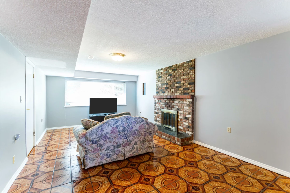Hallway Photo of 6072 Selma Avenue, Burnaby, BC