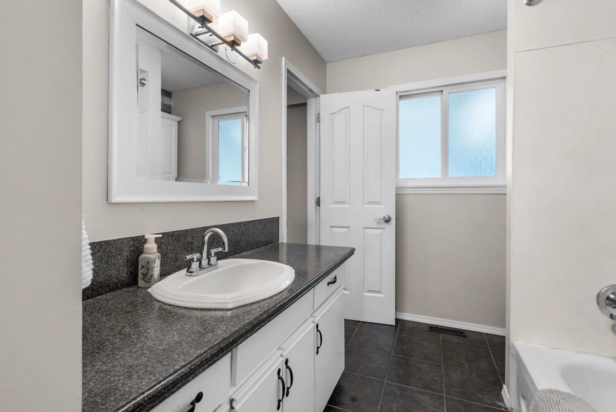 Guest Bathroom Photo of 29390 Duncan Avenue, Abbotsford, BC