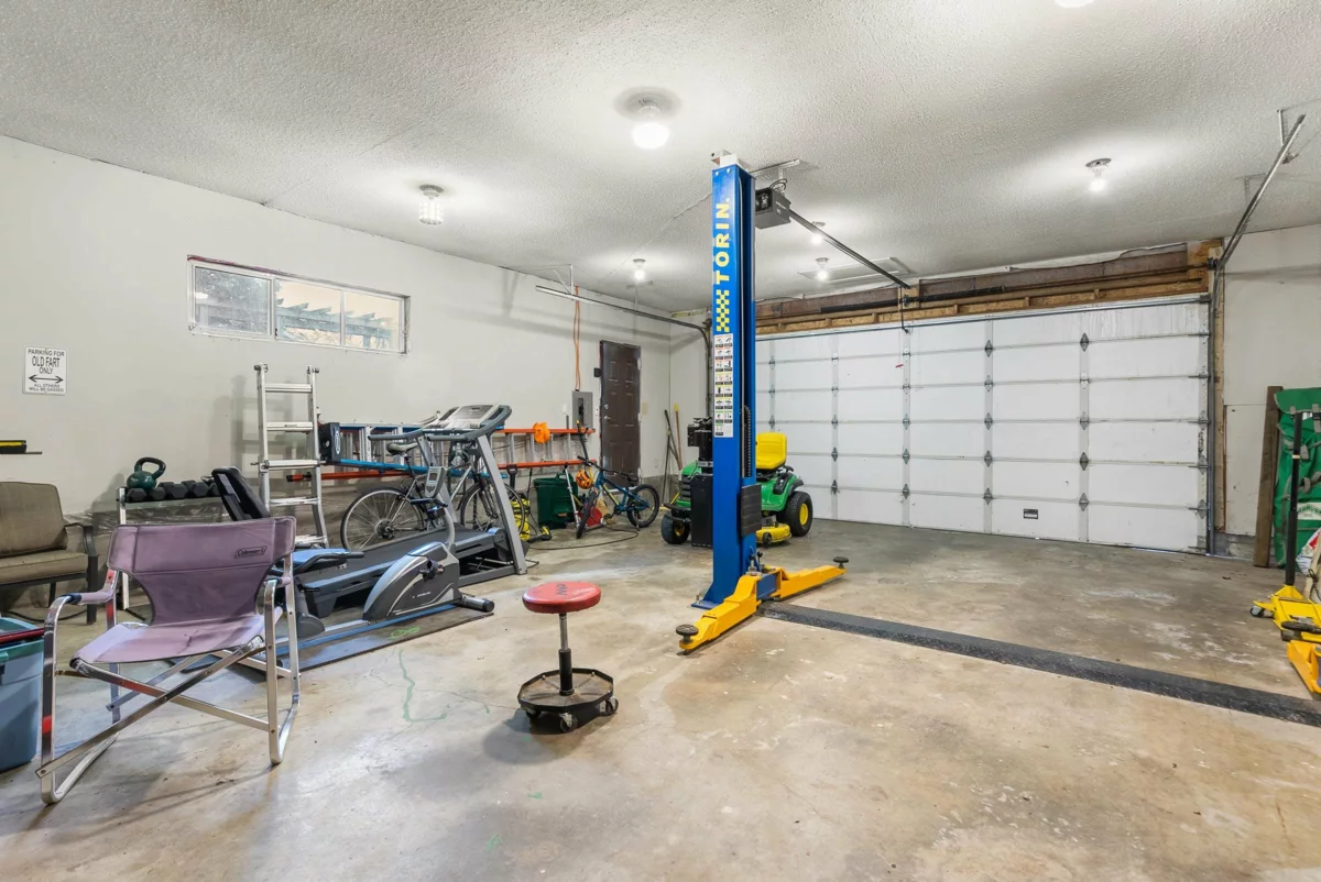 Hot Tub / Spa Photo of 29390 Duncan Avenue, Abbotsford, BC