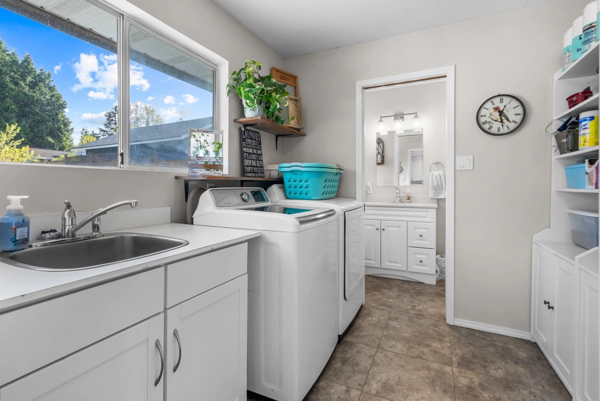 Walk-In Closet Photo of 29390 Duncan Avenue, Abbotsford, BC