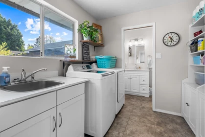 Walk-In Closet Photo of 29390 Duncan Avenue, Abbotsford, BC