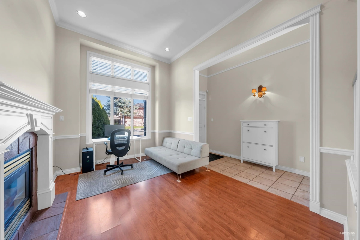 Kitchen Island Photo of 9171 Pauleshin Crescent, Richmond, BC