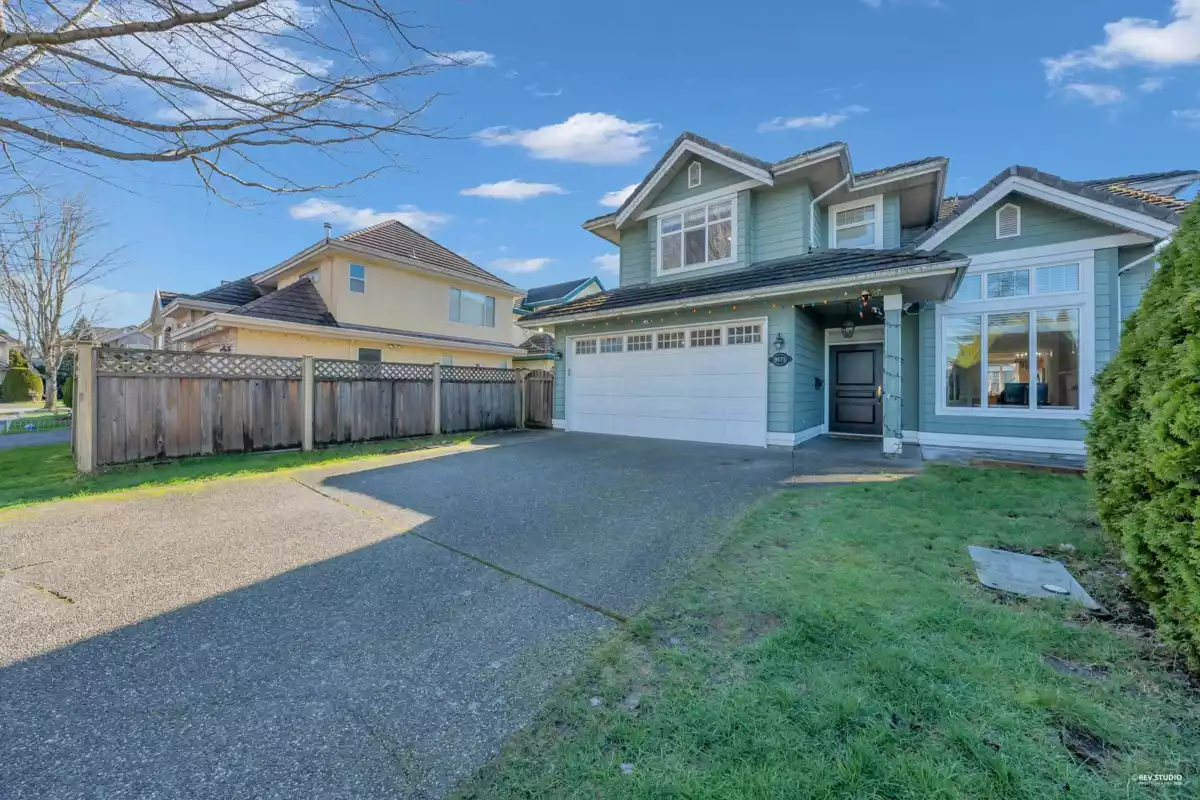 Swimming Pool Photo of 9171 Pauleshin Crescent, Richmond, BC