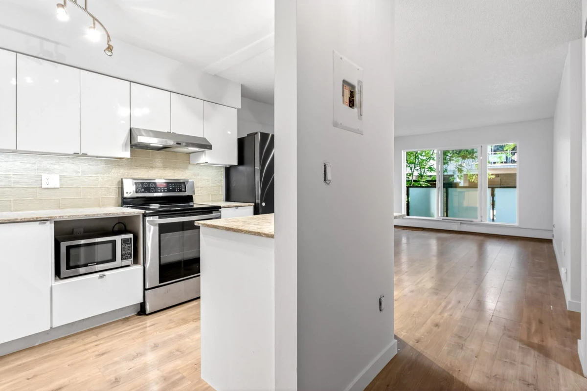 Family Room Photo of 205 2328 Oxford Street, Vancouver, BC