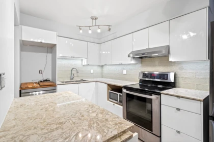 Kitchen Island Photo of 205 2328 Oxford Street, Vancouver, BC