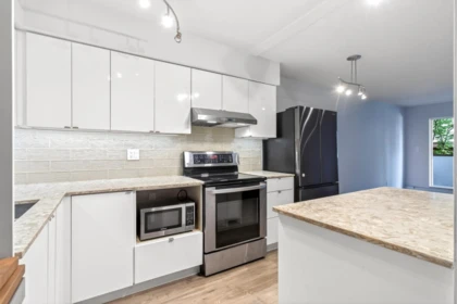 Kitchen Photo of 205 2328 Oxford Street, Vancouver, BC