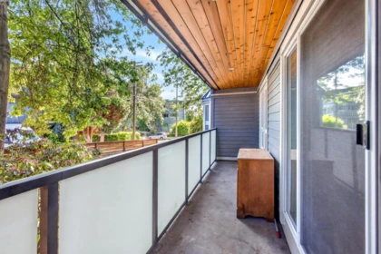 Mudroom Photo of 205 2328 Oxford Street, Vancouver, BC