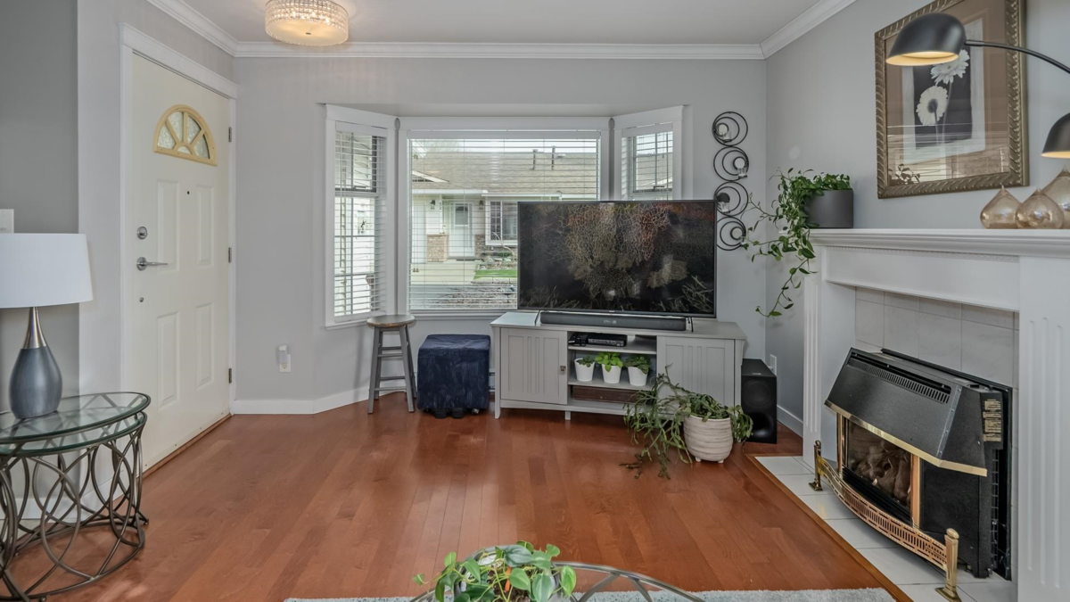 Living Room Photo of 25 12276 189a Avenue, Pitt Meadows, BC