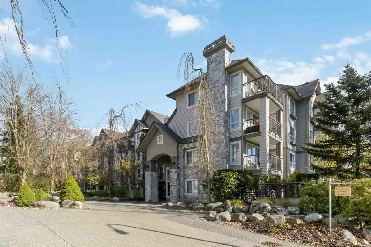 Entry Foyer Photo of 406 1150 E 29th Street, North Vancouver, BC
