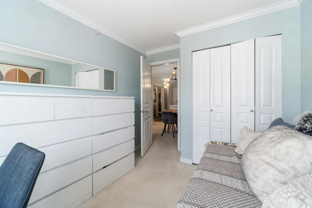 Walk-In Closet Photo of 406 1150 E 29th Street, North Vancouver, BC