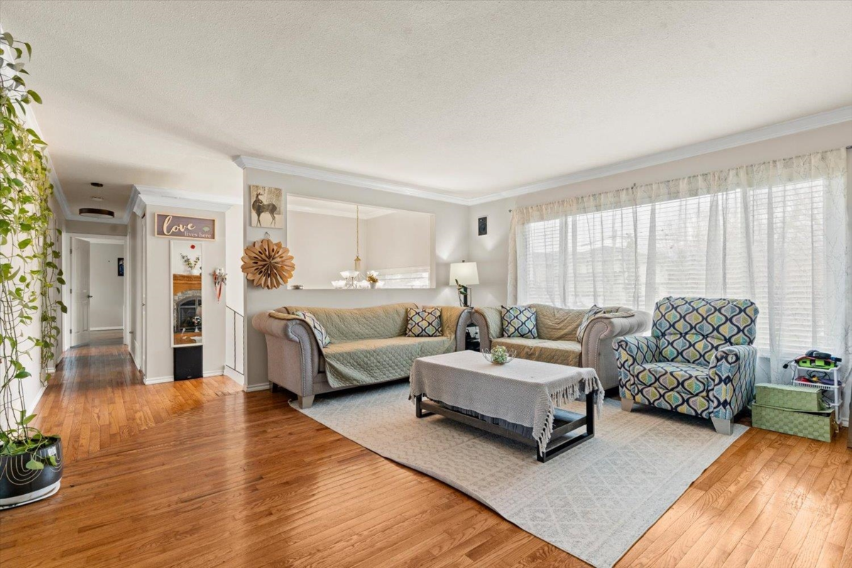Kitchen Island Photo of 6611 Reid Road, Chilliwack, BC