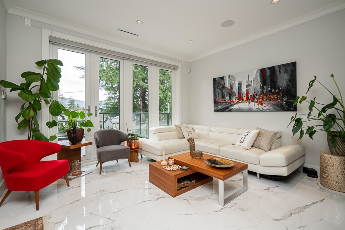 Dining Area Photo of 4365 Mountain Highway, North Vancouver, BC