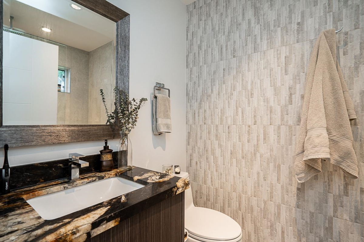 Hallway Photo of 4365 Mountain Highway, North Vancouver, BC