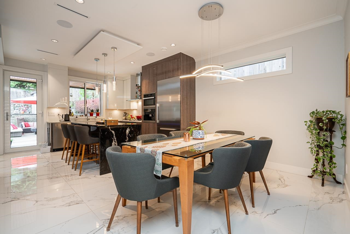 Kitchen Island Photo of 4365 Mountain Highway, North Vancouver, BC