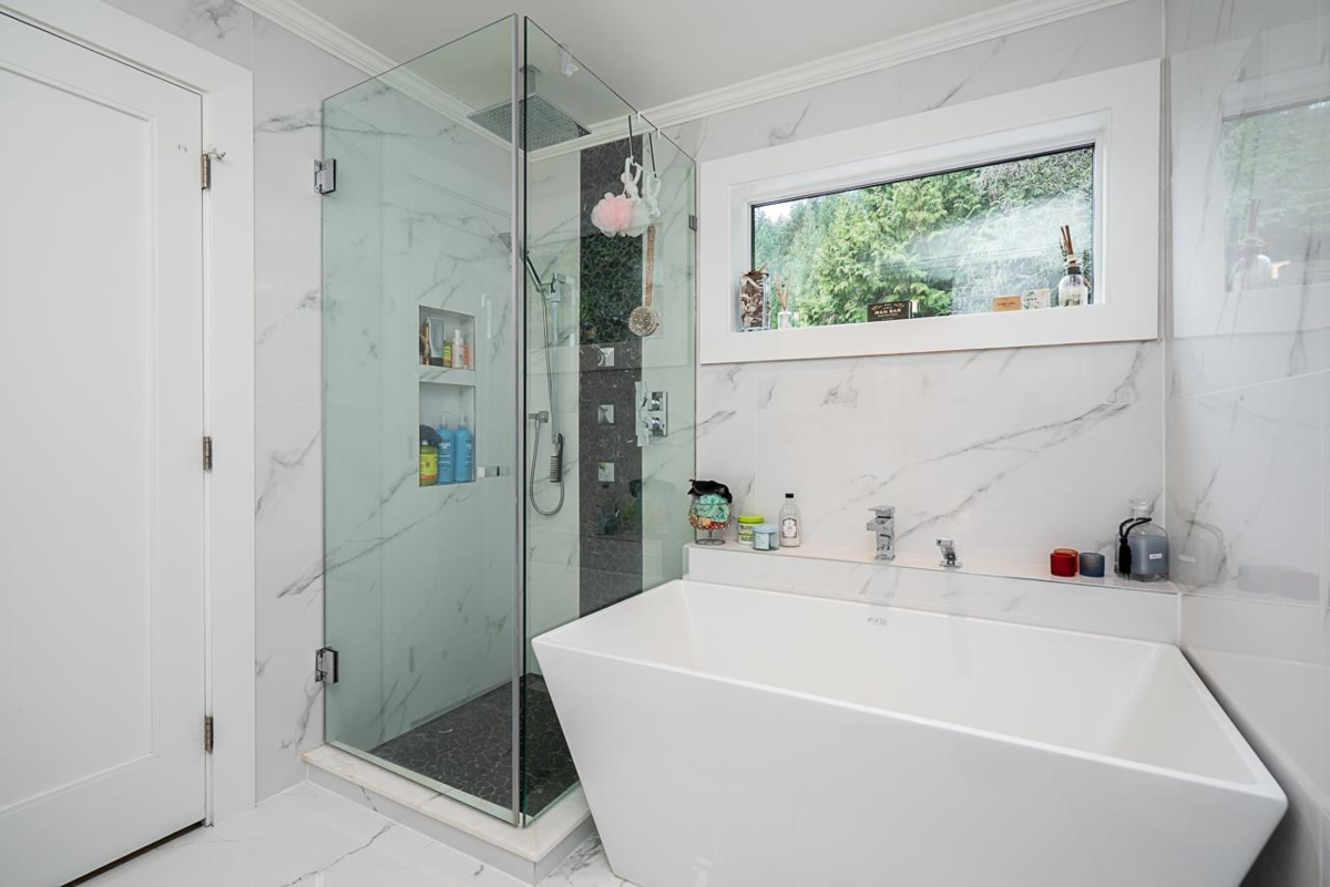 Loft / Bonus Room Photo of 4365 Mountain Highway, North Vancouver, BC