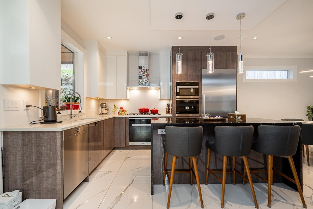 Primary Bathroom Photo of 4365 Mountain Highway, North Vancouver, BC