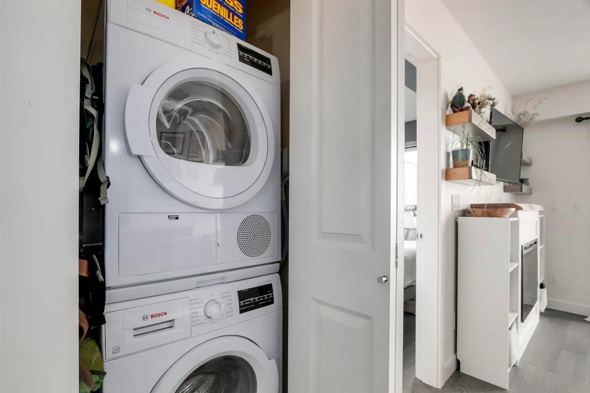 Entry Foyer Photo of 403 688 E 18th Avenue, Vancouver, BC