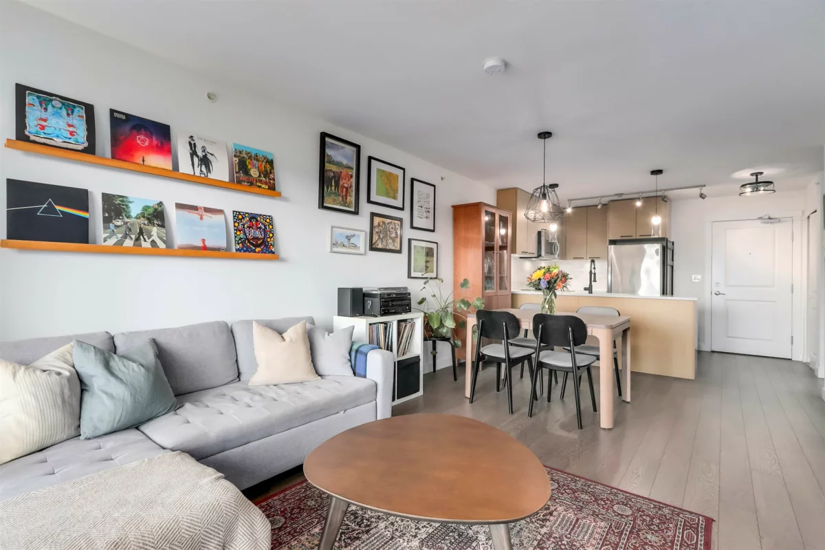 Kitchen Island Photo of 403 688 E 18th Avenue, Vancouver, BC