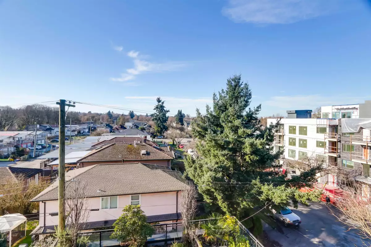 Walk-In Closet Photo of 403 688 E 18th Avenue, Vancouver, BC