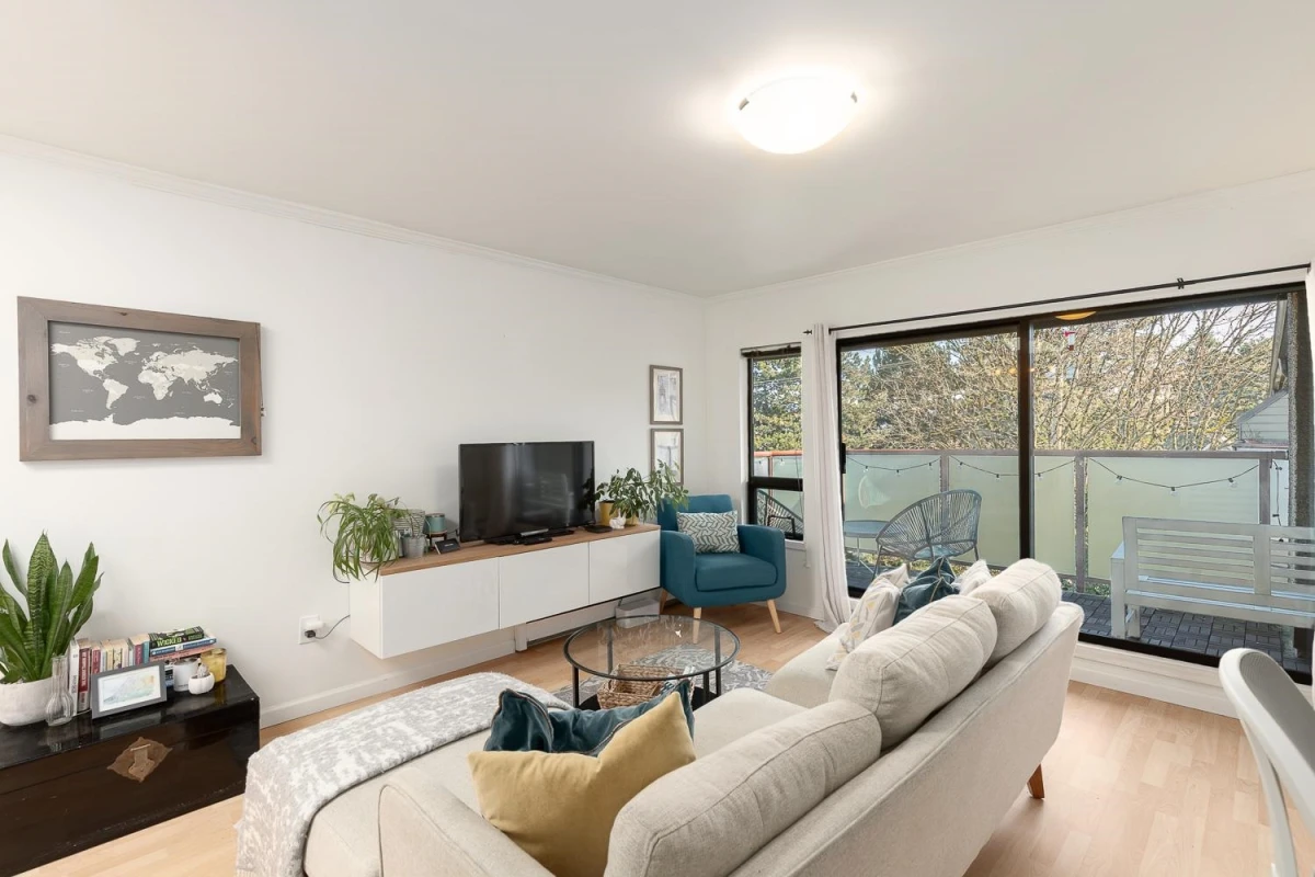 Living Room Photo of 309 2150 Brunswick Street, Vancouver, BC