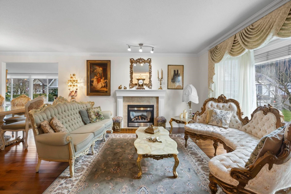 Living Room Photo of 41 349 Walnut Avenue, Harrison Hot Springs, BC