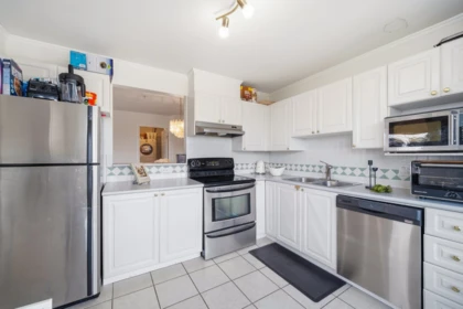 Kitchen Photo of 407 15268 105 Avenue, Surrey, BC