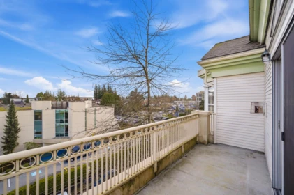 Powder Room Photo of 407 15268 105 Avenue, Surrey, BC