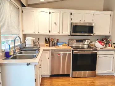 Kitchen Island Photo of 7801 Wiltshire Boulevard, Delta, BC
