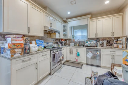 4657 Buxton Court, Burnaby, BC, Burnaby — Duplex for sale