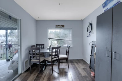 Kitchen Island Photo of 10080 143 Street, Surrey, BC