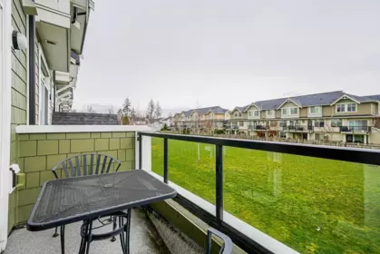 Powder Room Photo of 8 7374 194a Street, Surrey, BC