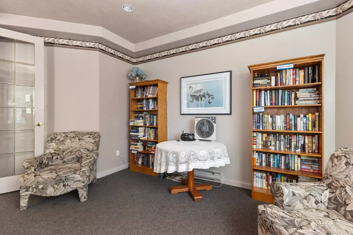 Living Room Photo of 1202 33065 Mill Lake Road, Abbotsford, BC