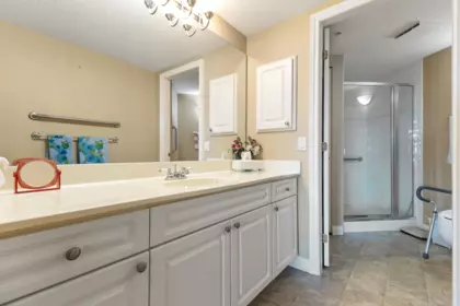Mudroom Photo of 1202 33065 Mill Lake Road, Abbotsford, BC