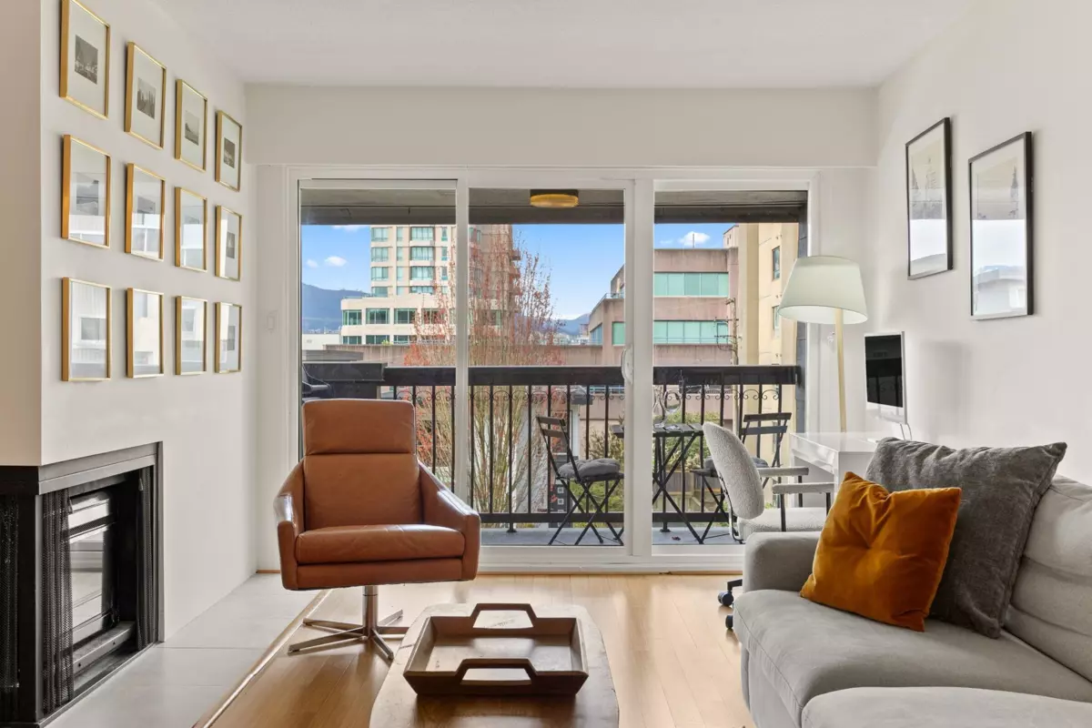 Living Room Photo of 301 1352 W 10th Avenue, Vancouver, BC