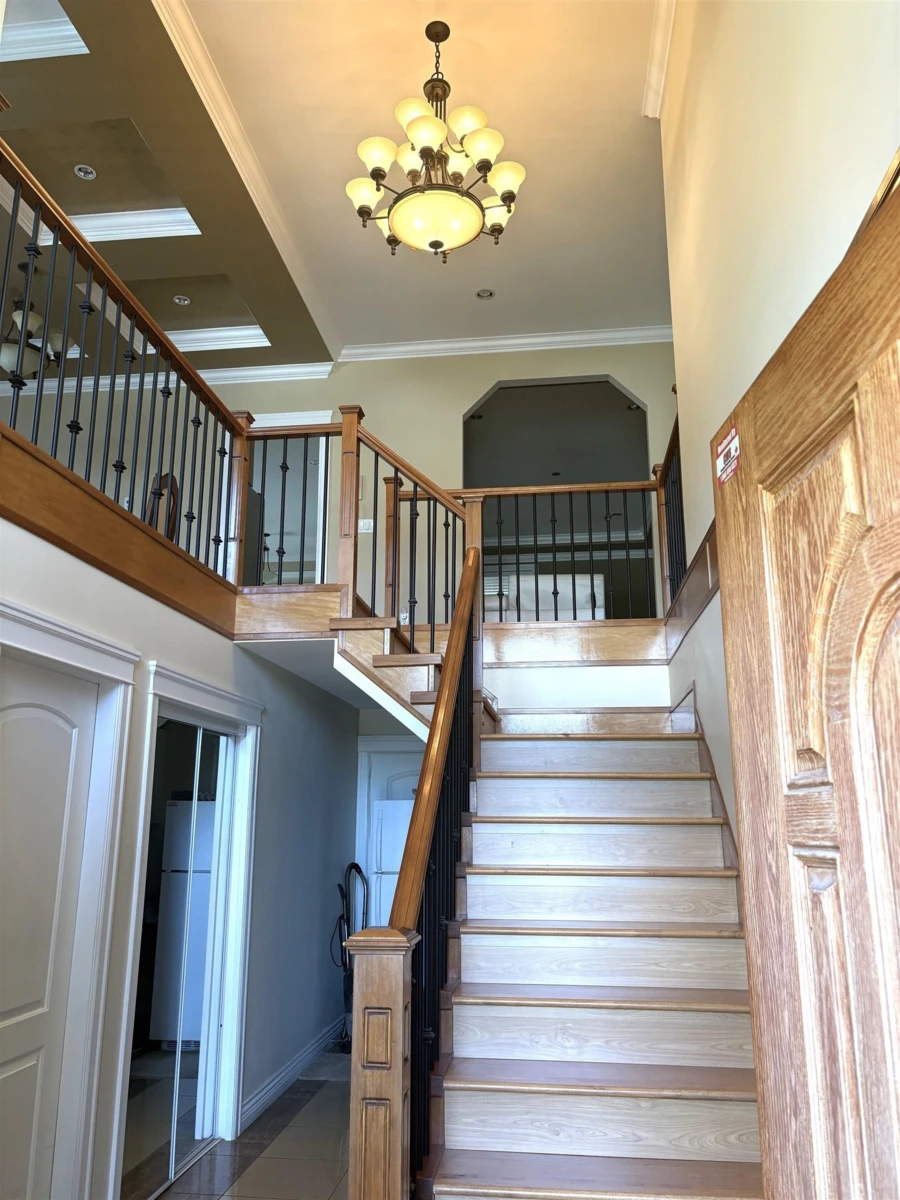 Family Room Photo of 9983 117 Street, Surrey, BC