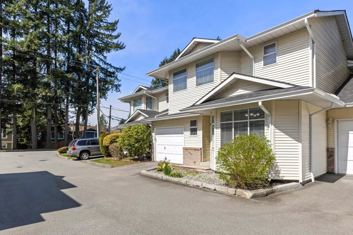 Living Room Photo of 2 11934 Laity Street, Maple Ridge, BC