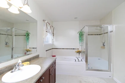 Primary Bathroom Photo of 3303 148a Street, Surrey, BC