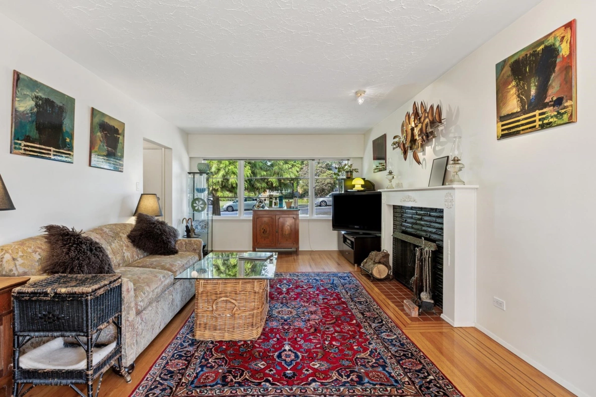 Family Room Photo of 415 W 26th Street, North Vancouver, BC