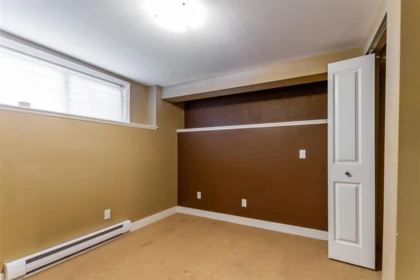 Entry Foyer Photo of 832 Surrey Street, New Westminster, BC