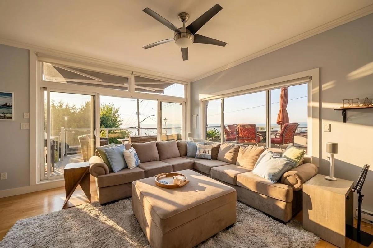 Family Room Photo of 1246 Oxford Street, White Rock, BC