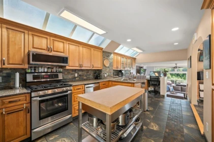 Kitchen Photo of 1246 Oxford Street, White Rock, BC