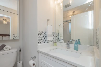 Guest Bathroom Photo of 32073 Westview Avenue, Mission, BC