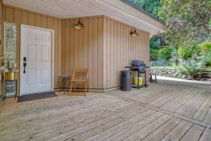 1849 North Road, Gibsons, BC, Gibsons — Single Family Residence for sale