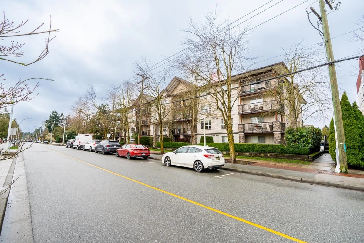 Family Room Photo of 313 5465 203 Street, Langley, BC