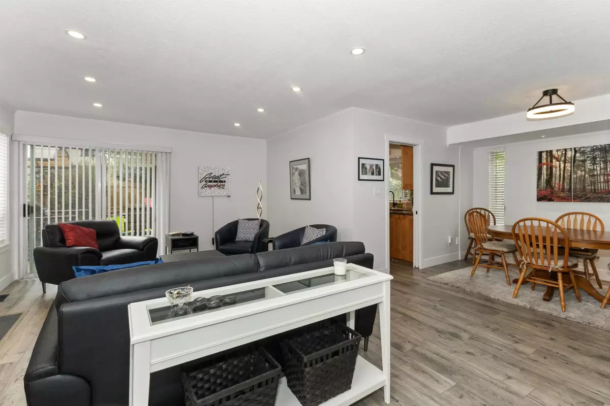 Dining Area Photo of 15522 87a Avenue, Surrey, BC