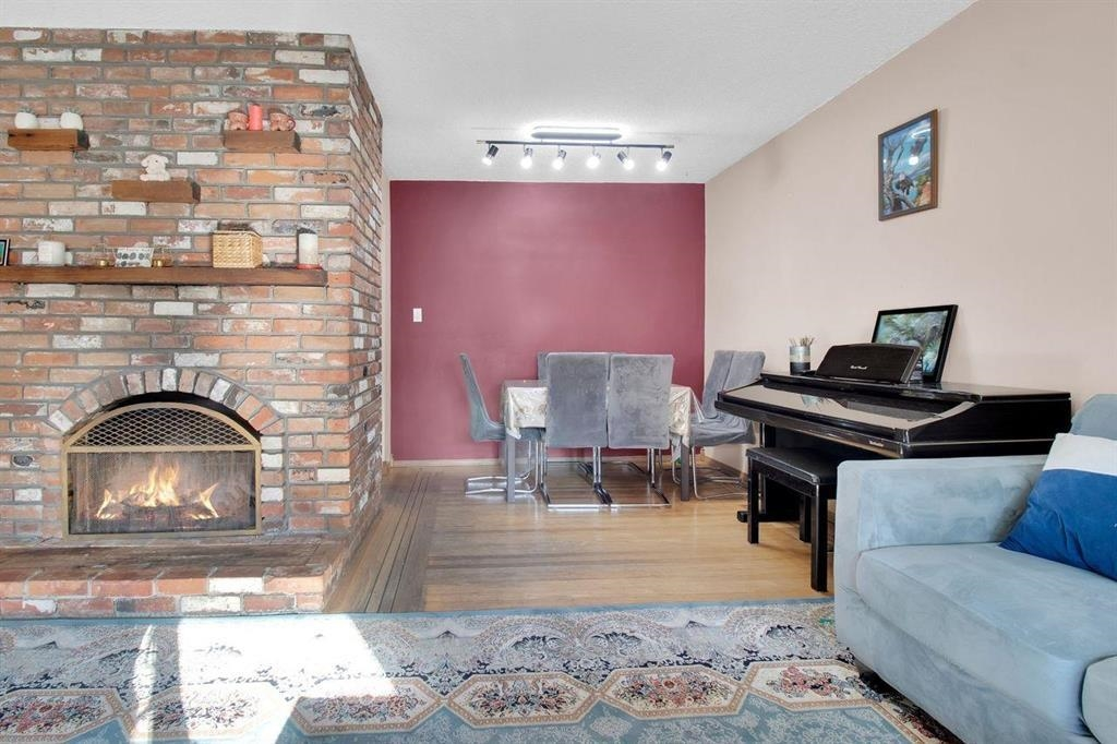 Dining Area Photo of 12533 99a Avenue, Surrey, BC