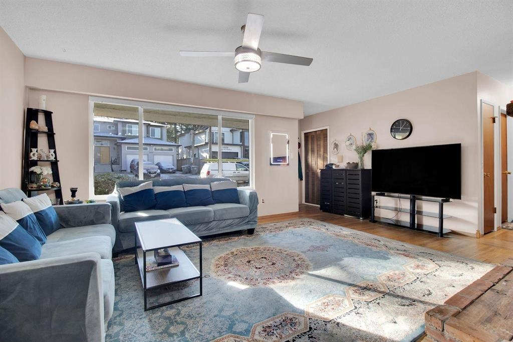 Living Room Photo of 12533 99a Avenue, Surrey, BC