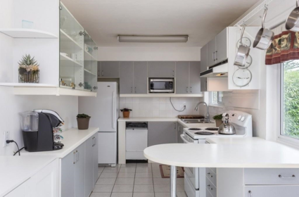 Kitchen Photo of 12533 99a Avenue, Surrey, BC