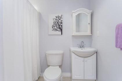 Primary Bathroom Photo of 12533 99a Avenue, Surrey, BC