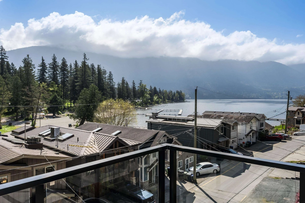 Living Room Photo of 202 Lakeshore Drive, Cultus Lake, BC